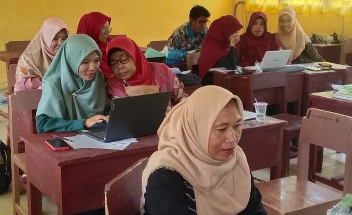 Merdeka Belajar : ?Guru Harus Mengenali Diri dan Perannya Sebagai Pendidik?