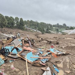 Bencana Longsor di Jawa Barat & Dampaknya — Sorotan Utama Warganet Indonesia